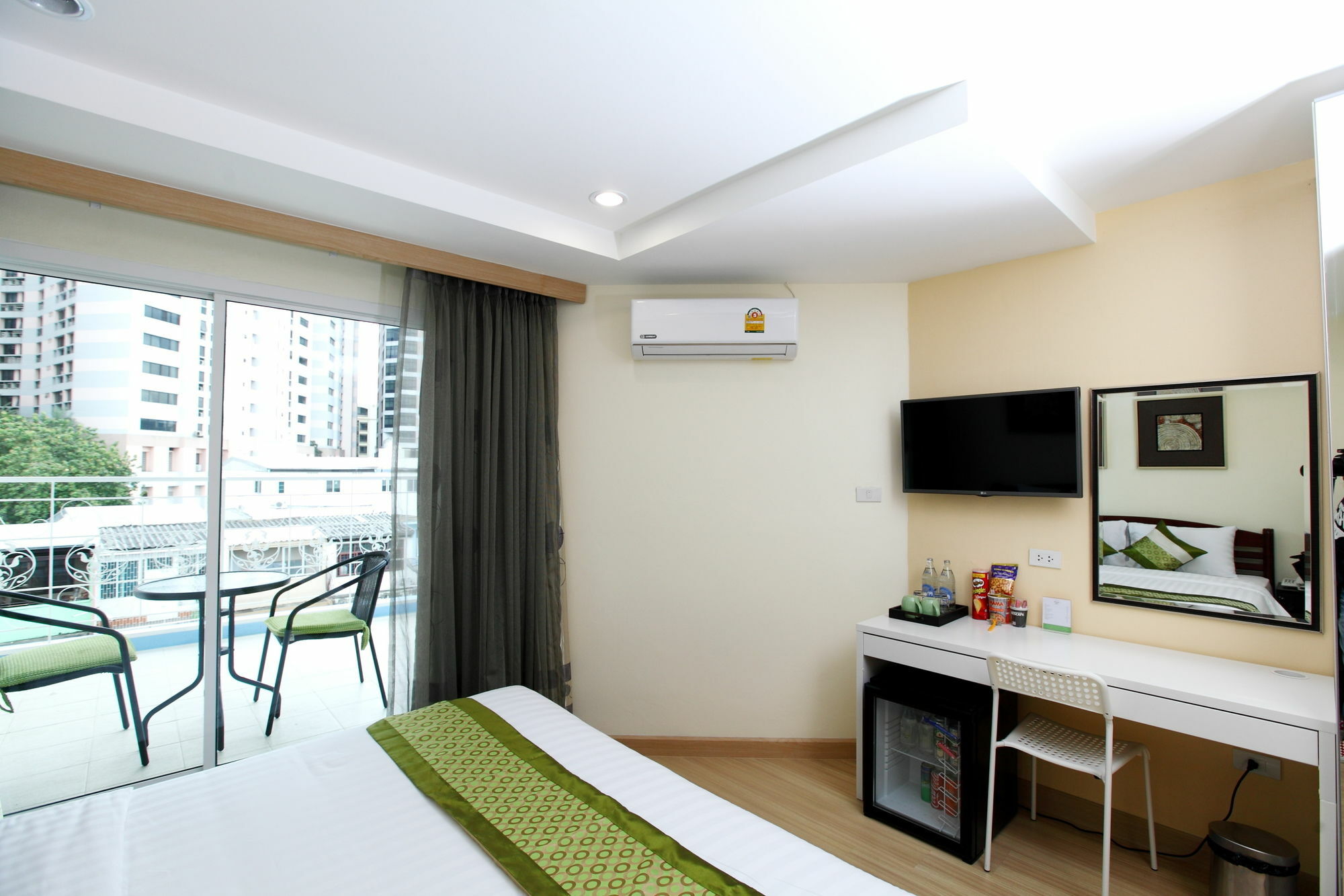 Icheck Inn Sukhumvit 22 Bangkok Exterior photo