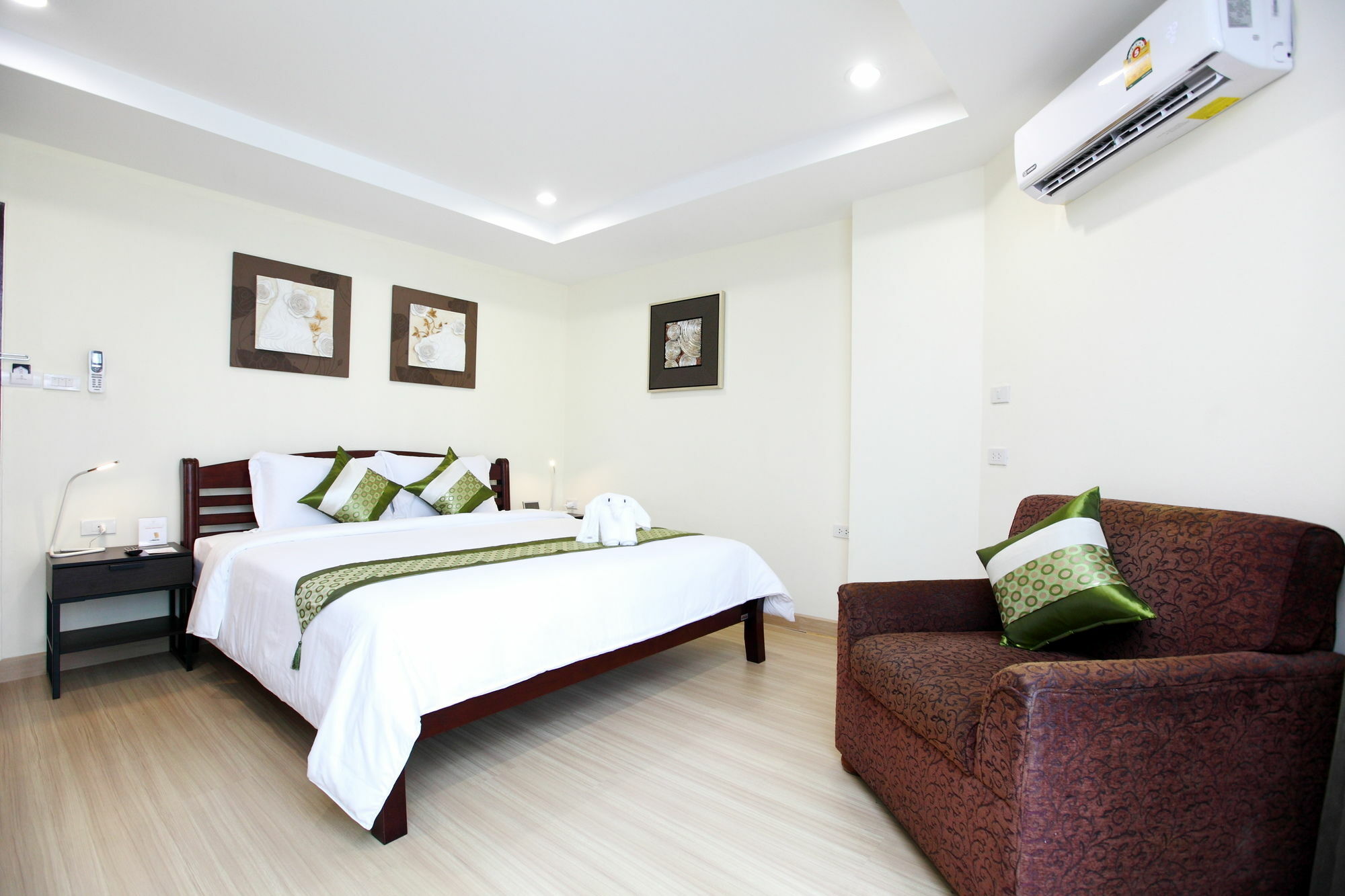 Icheck Inn Sukhumvit 22 Bangkok Exterior photo